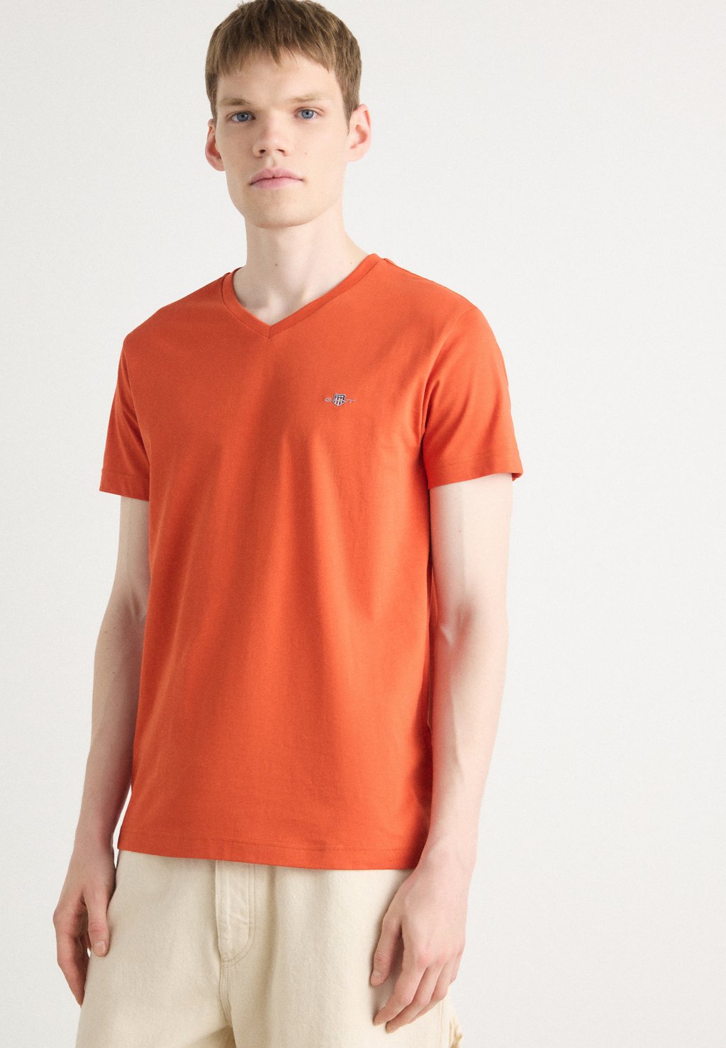 

Базовая футболка SLIM SHIELD V NECK GANT, оранжевый