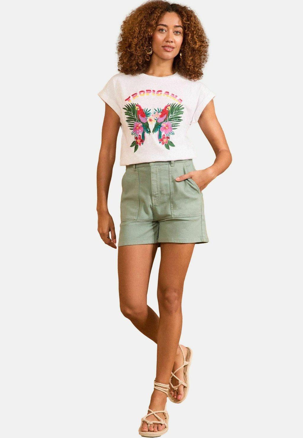 

Футболка с принтом REGULAR FIT - SLOGAN Love & Roses, белый