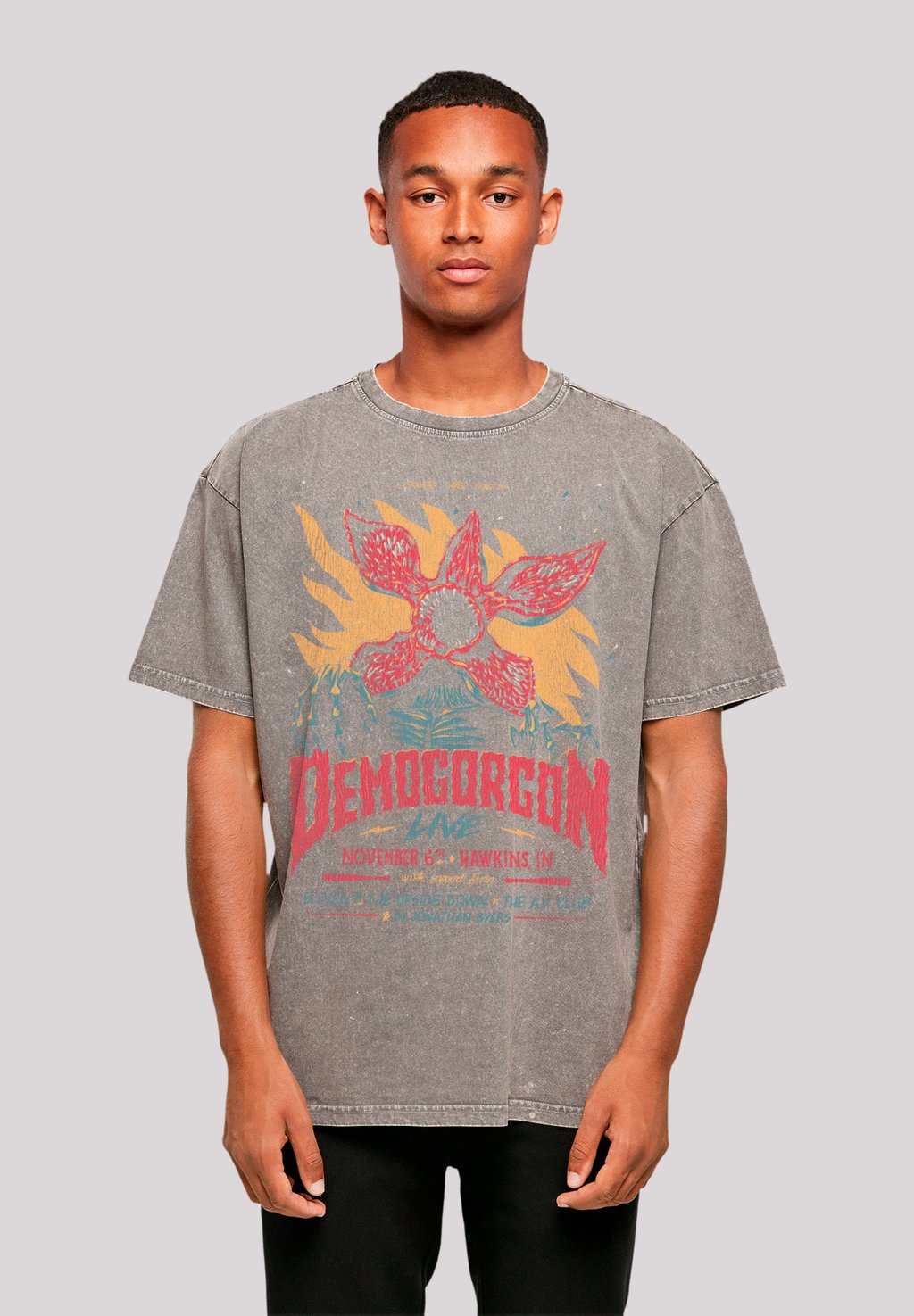 

Футболка с принтом STRANGER THINGS DEMOGORGON POSTER NETFLIX TV SERIES F4NT4STIC, серый
