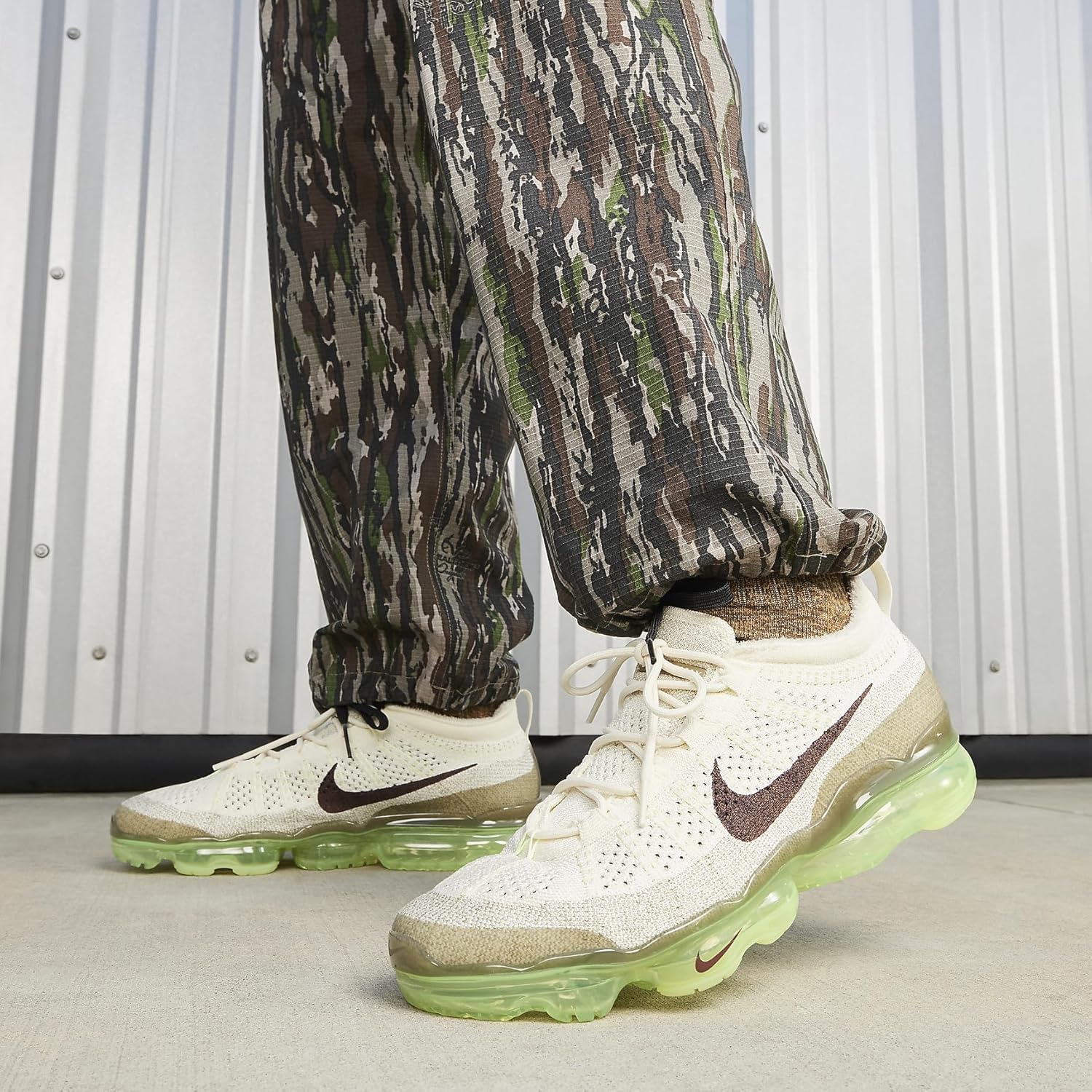Мужские кроссовки Nike Air Vapormax 2023 Flyknit, Coconut Milk/Neutral Olive/Coconut Milk/Earth — фото 2