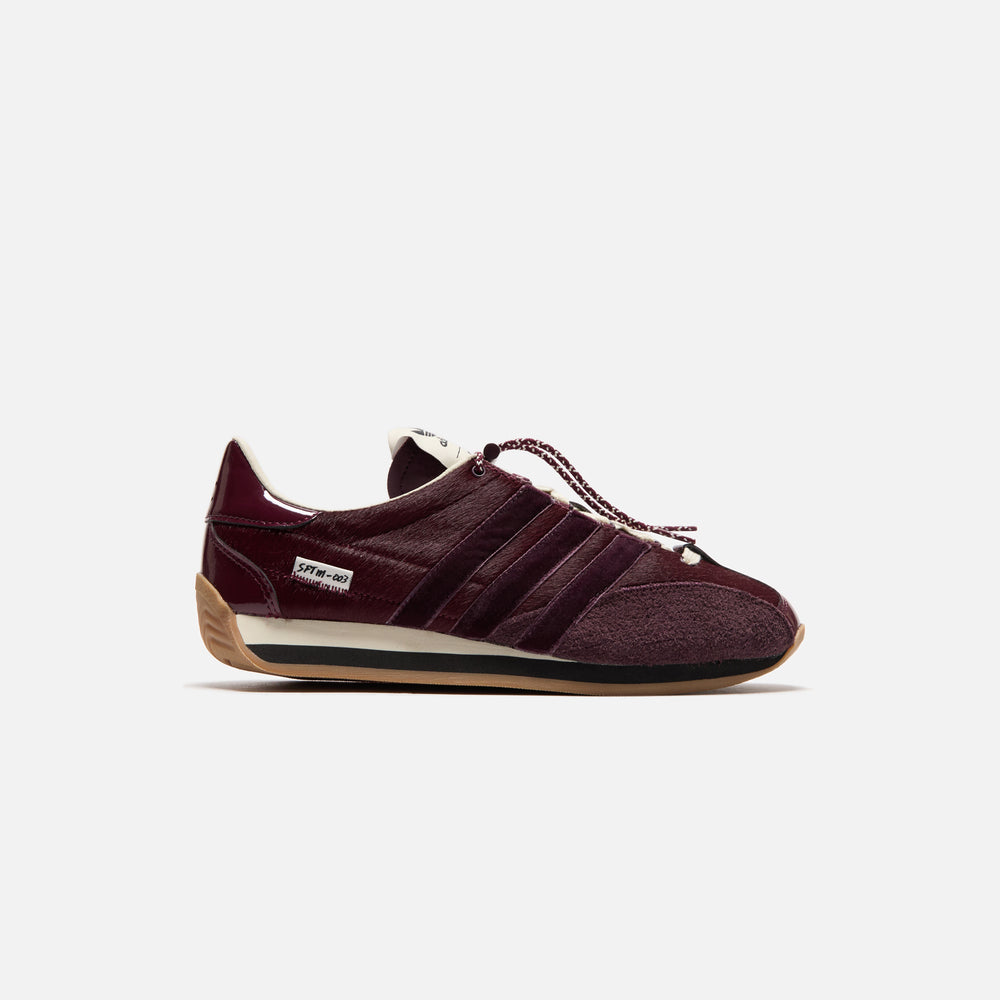 

Кроссовки adidas x SFTM Country OG, цвет Maroon/Core Black/Cream White