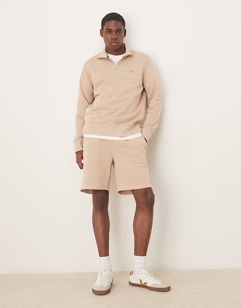 

Спортивные шорты GANT с логотипом щита бежевого цвета CO-ORD
