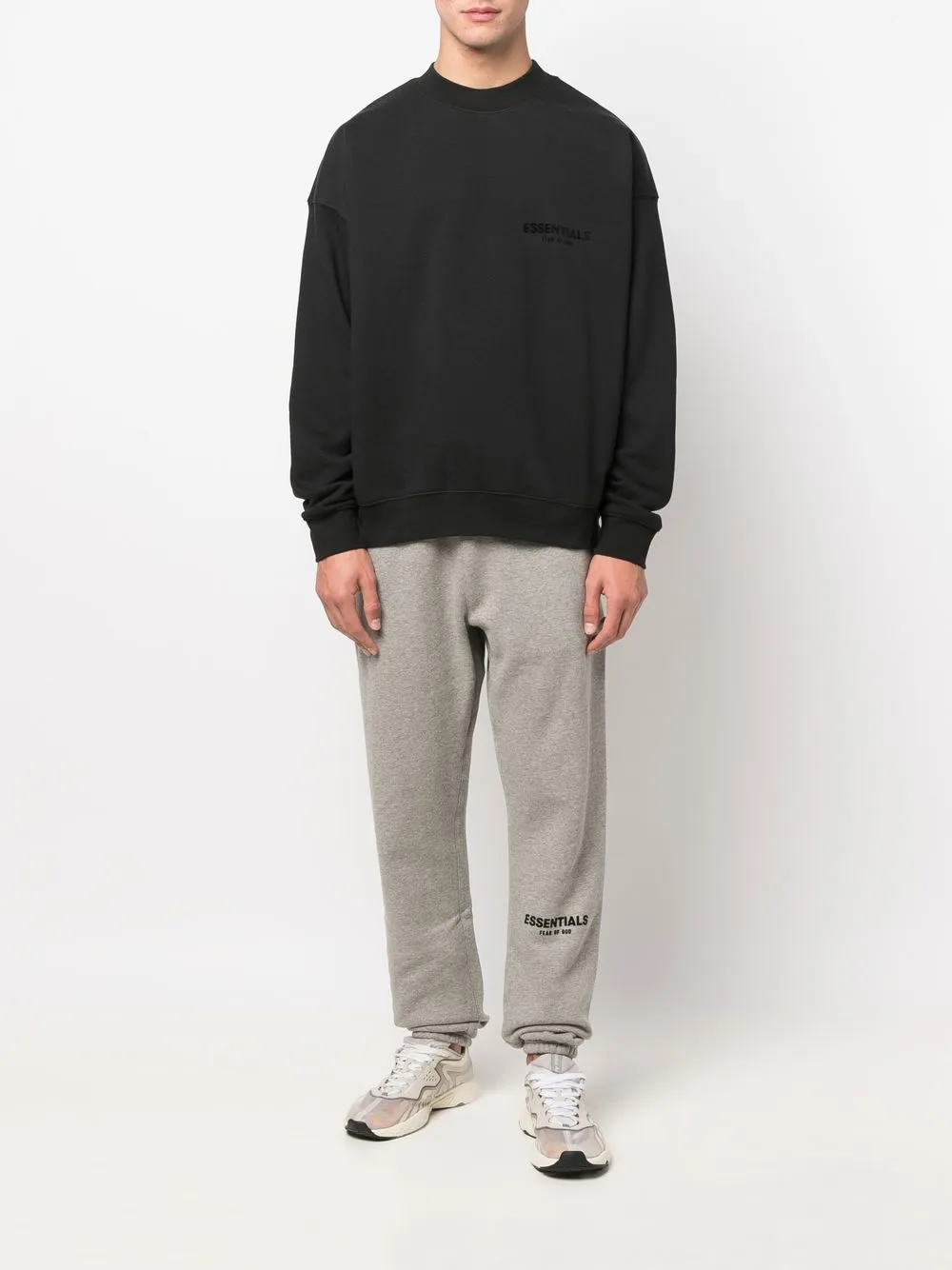 Спортивные брюки с логотипом FEAR OF GOD ESSENTIALS, серый — фото 2