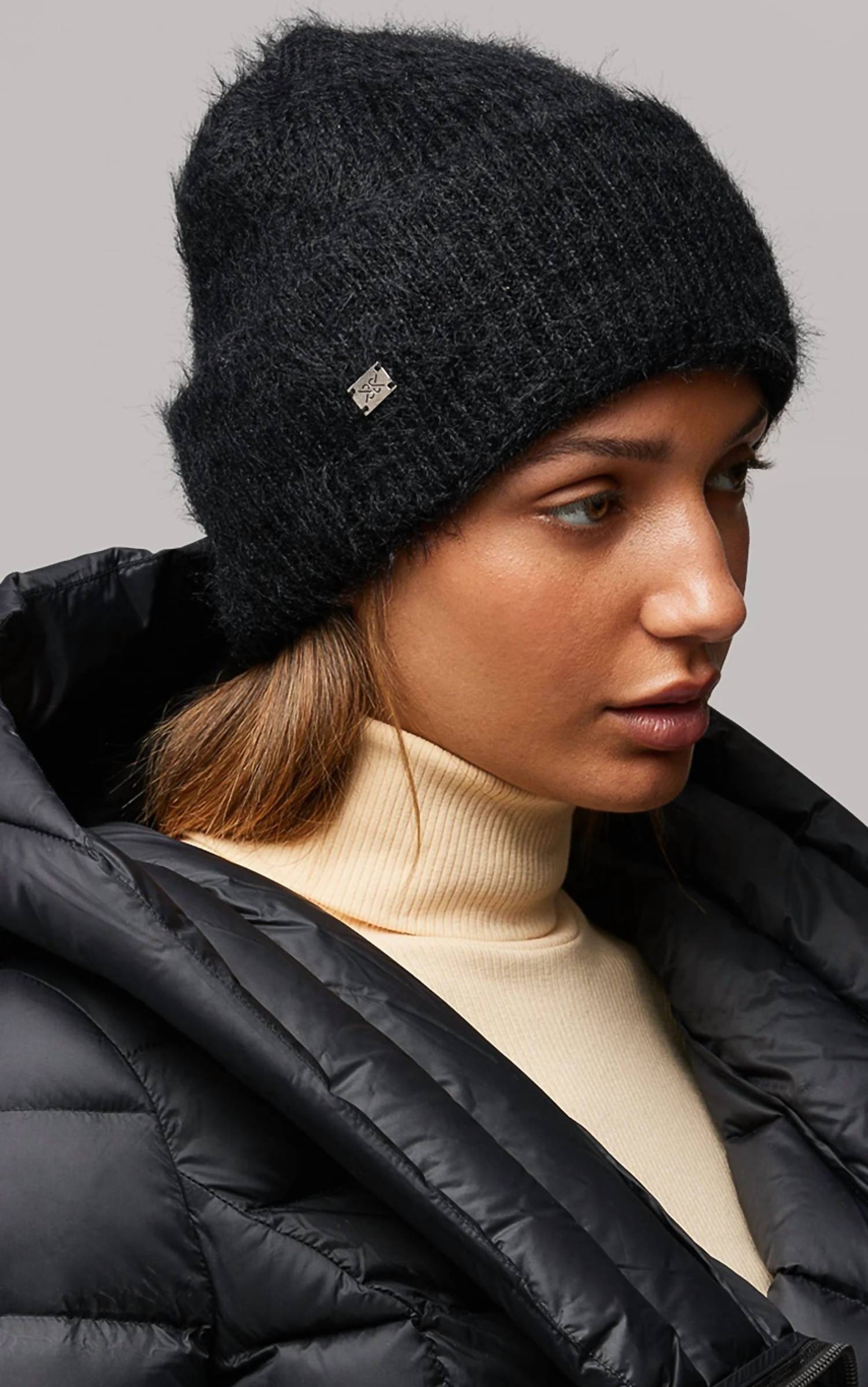 

Шапка Jaya Beanie в черном цвете SOIA&KYO