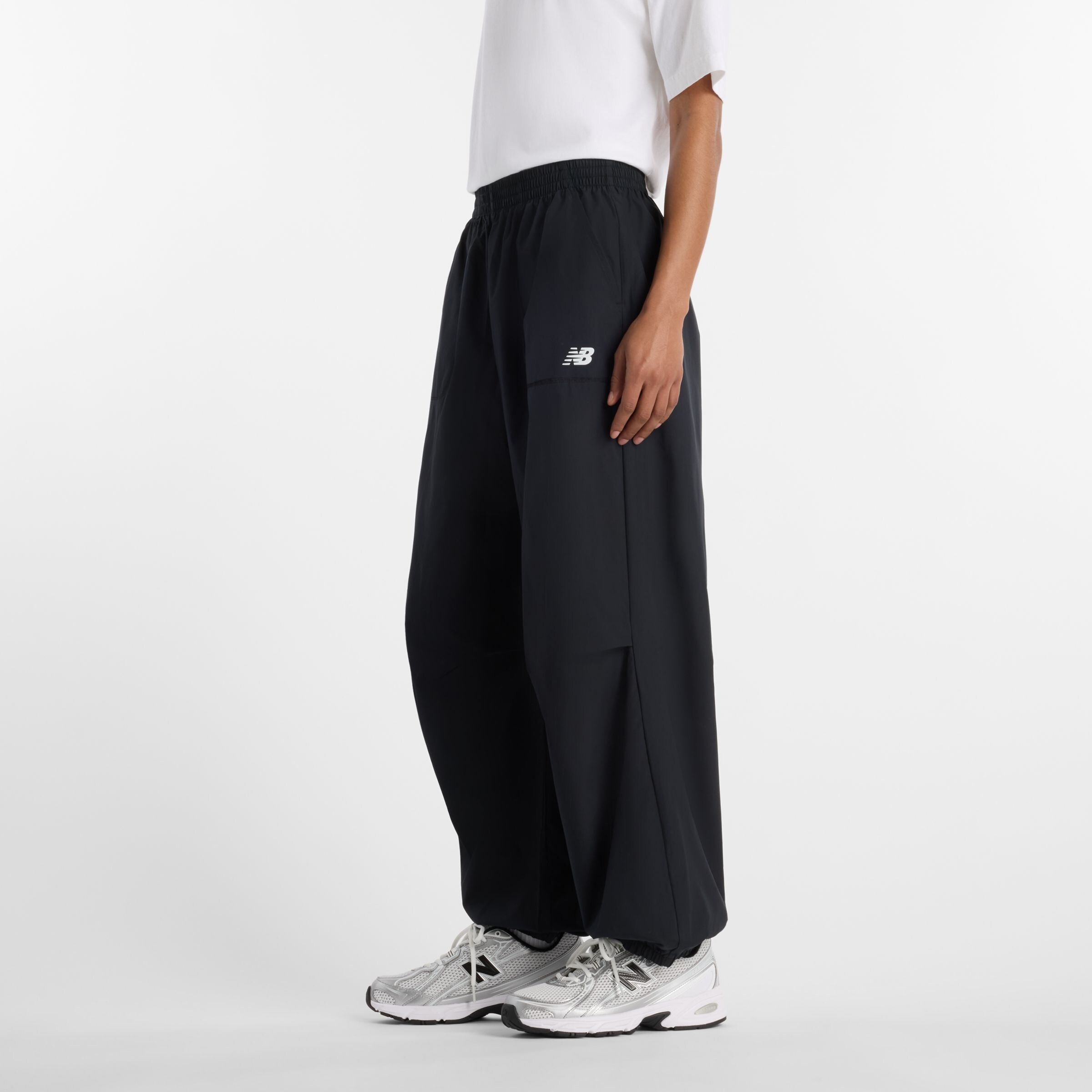 

New balance Штаны для тренировок свободного кроя в черном цвете