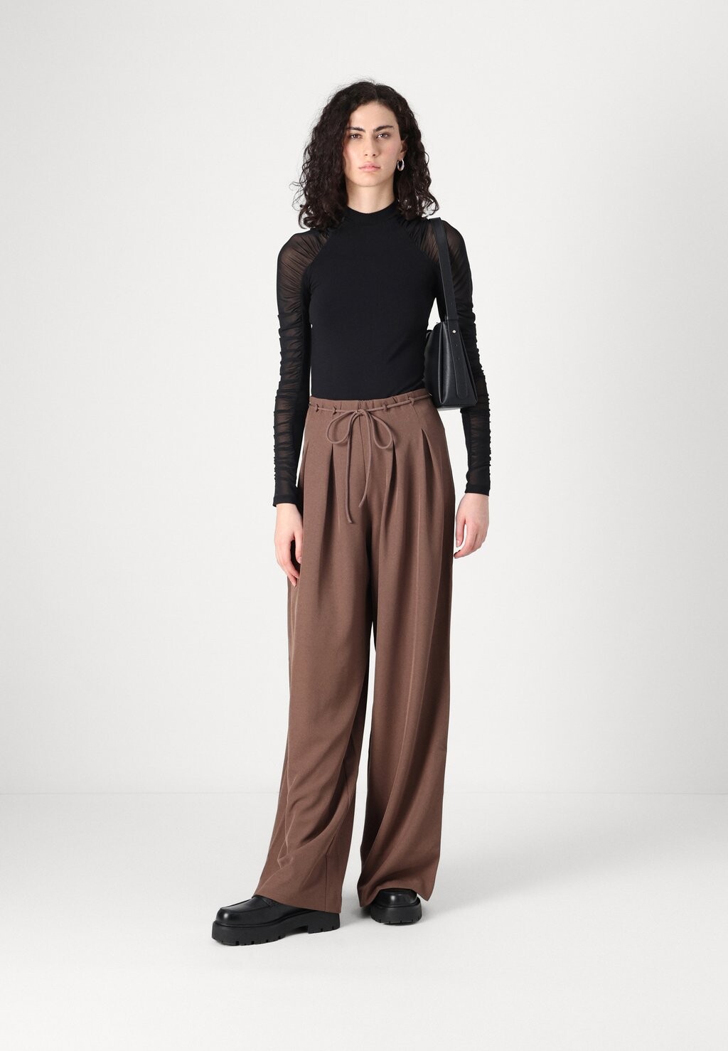 

Брюки YASCAMMA PANT YAS Tall, коричневый