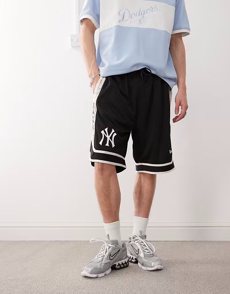 

Короткие шорты New Era NY Yankees с контрастной вставкой черного цвета