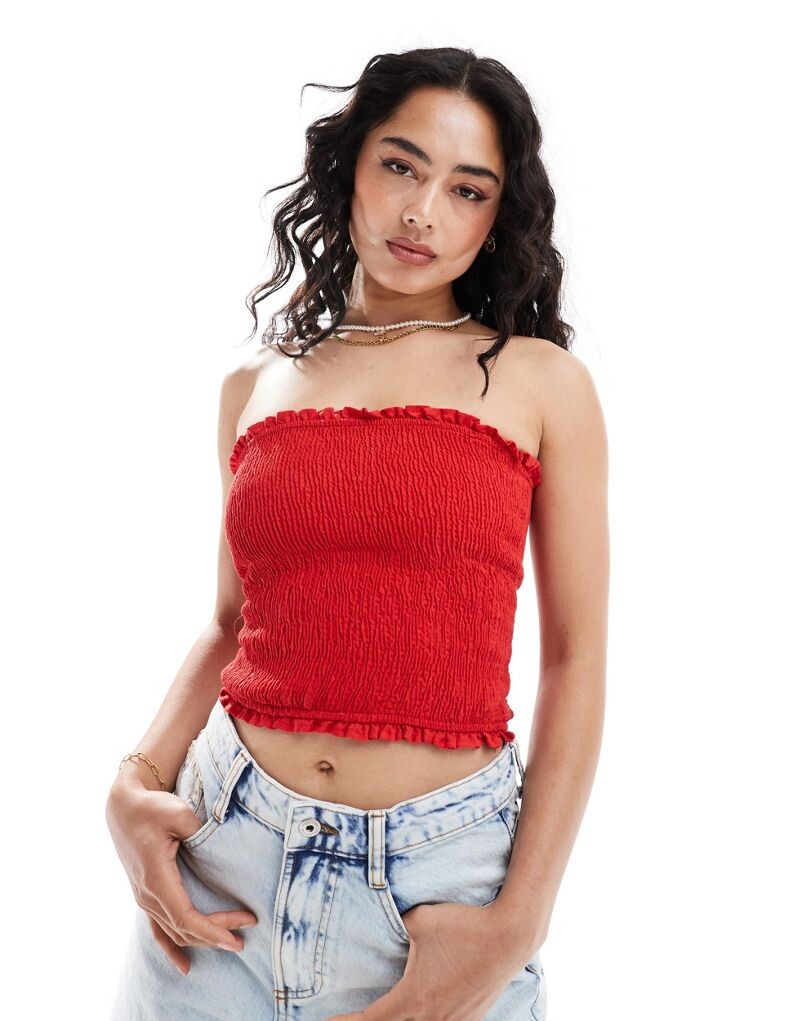 

Красный топ-бандо с присборками Bershka