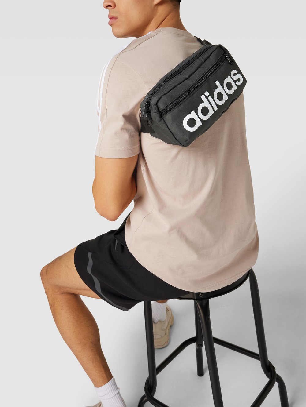 

Поясная сумка с этикеткой adidas Originals, черный