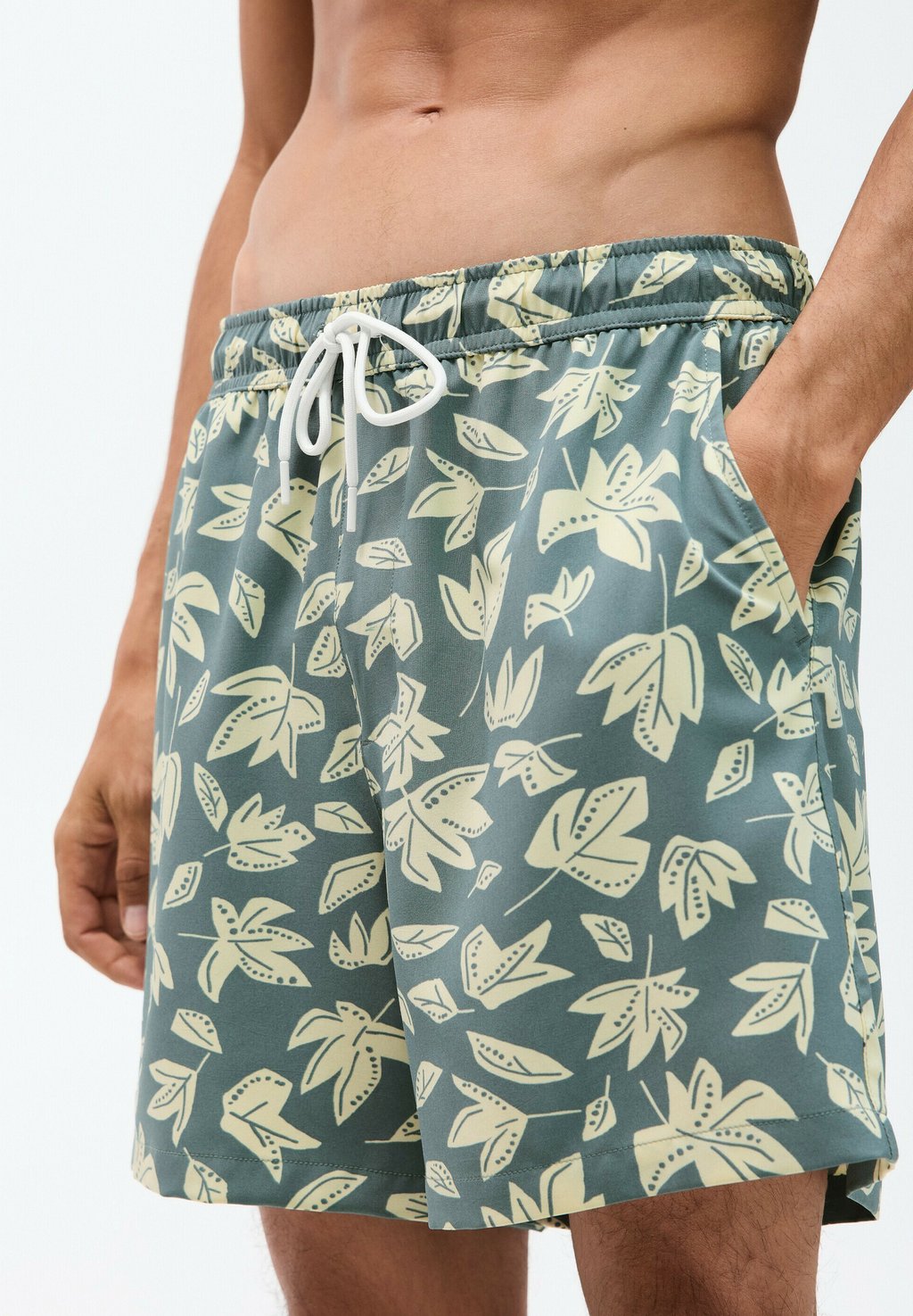 

Пляжные шорты LEAF PULL&BEAR, зеленый