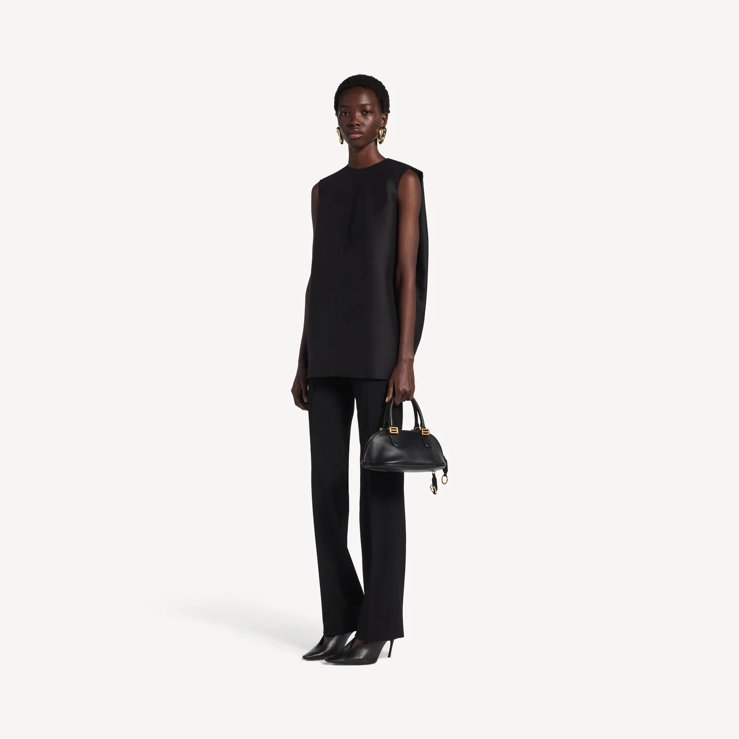 BALENCIAGA Женское мини-платье кокон черного цвета — фото 2