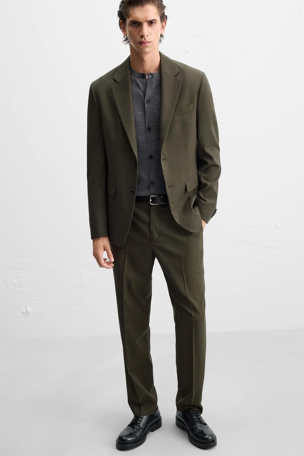 

Текстурированные костюмные брюки ZARA, мох зеленый