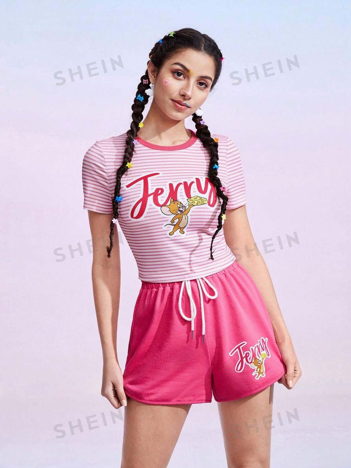 

Футболка и шорты Shein с принтом, розовый