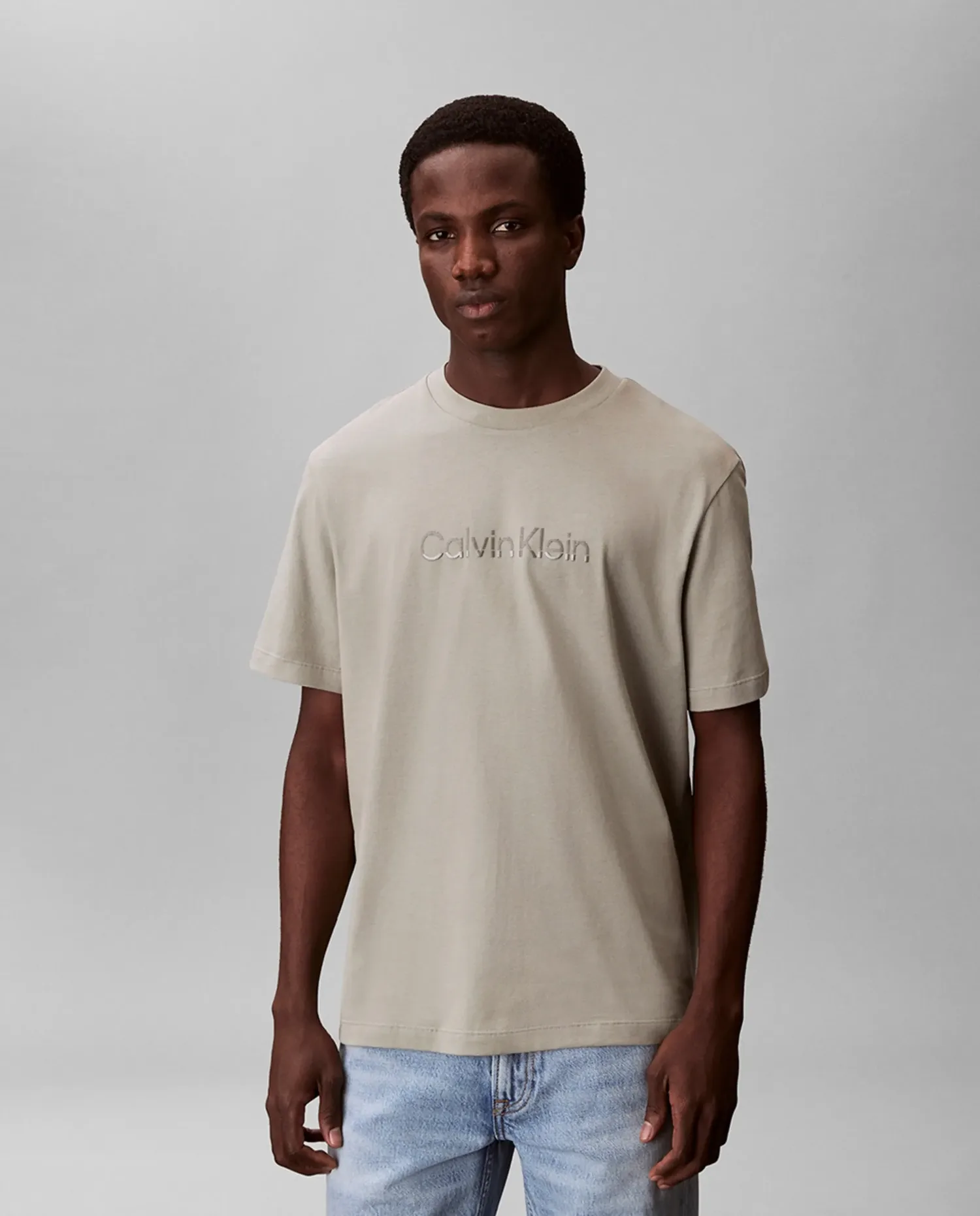 Мужская футболка с металлическим логотипом Calvin Klein, серый