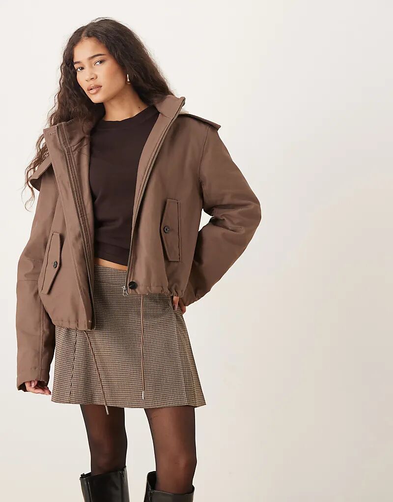 

Укороченная парка ASOS DESIGN с капюшоном на подкладке из искусственного меха коричневого цвета