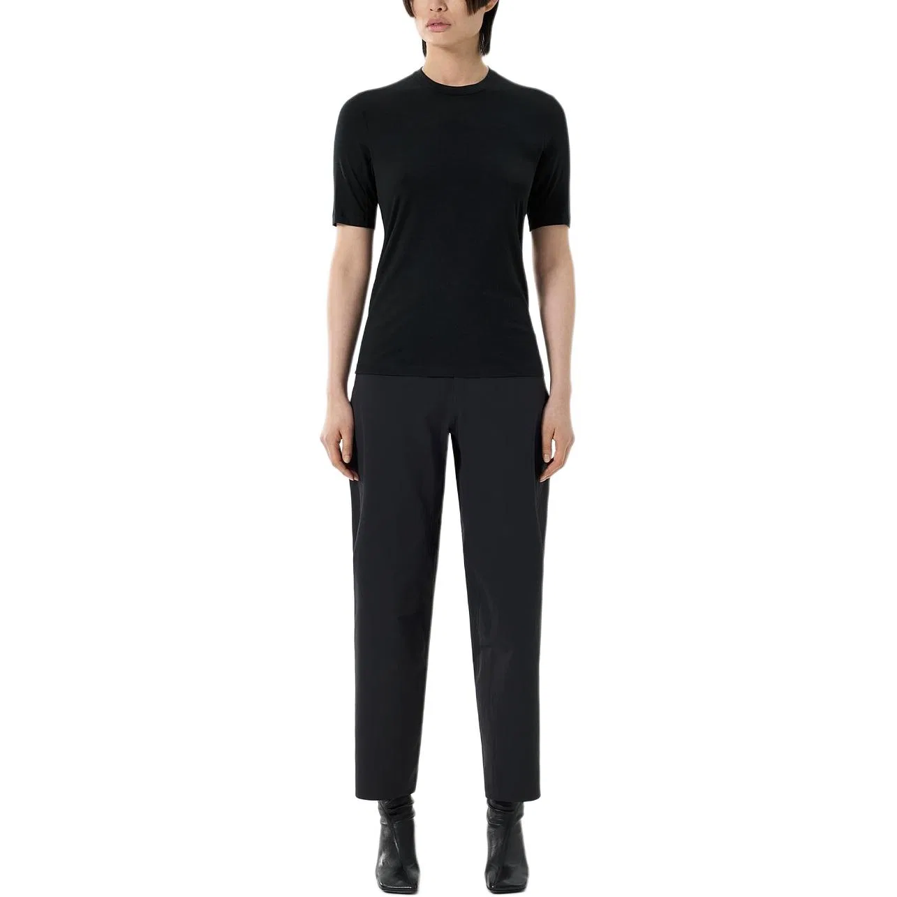 Футболка женская с круглым вырезом Arcteryx Black — фото 3