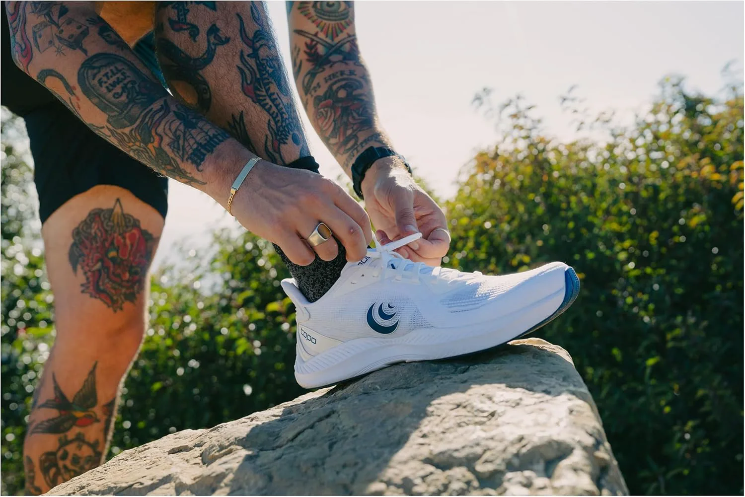 Мужские кроссовки Topo Athletic FLI-Lyte 6 с легкой конструкцией и комфортной посадкой, перепад 3 мм, для бега по шоссе, белый/синий — фото 2