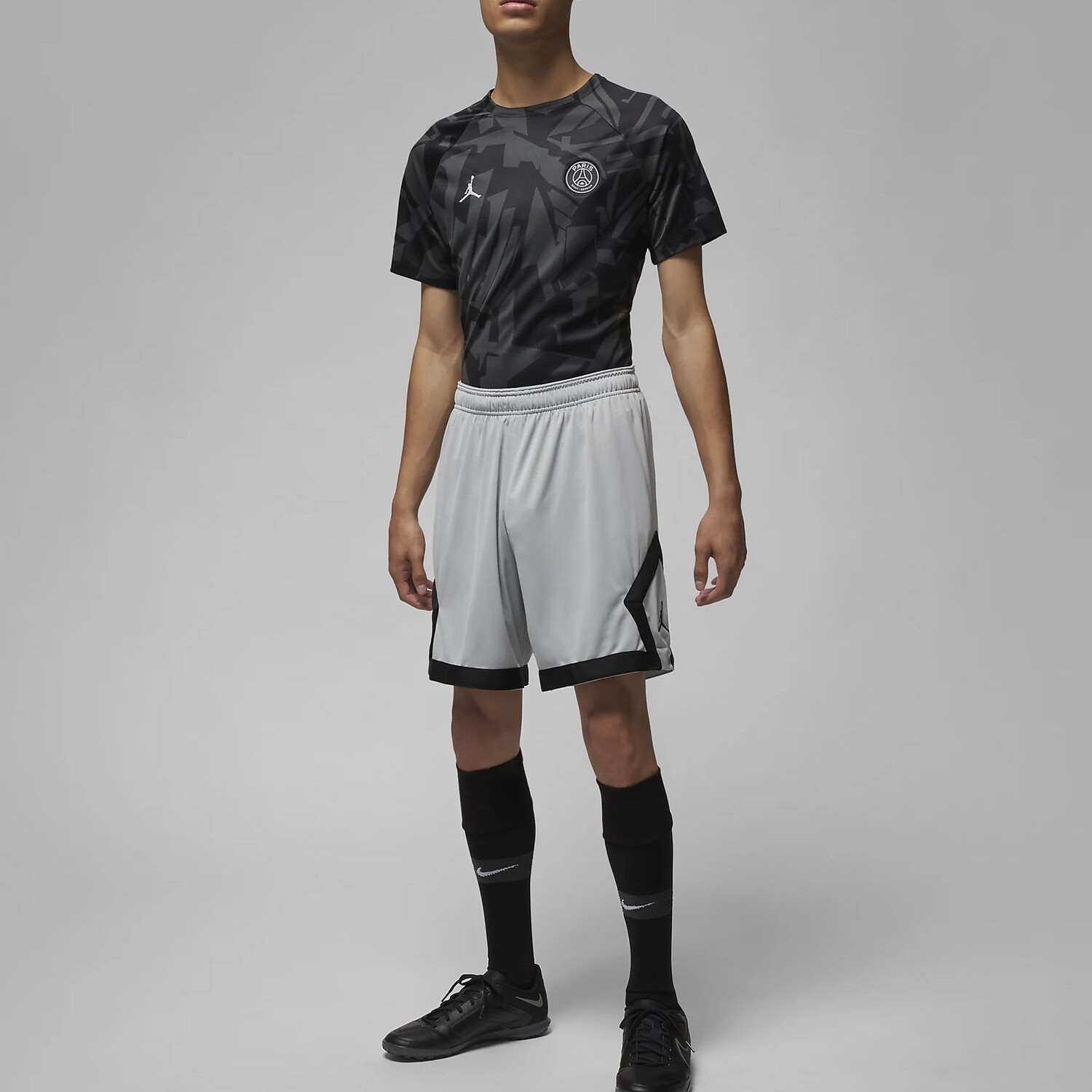 Повседневные шорты мужские светло-серые Nike, серый — фото 2