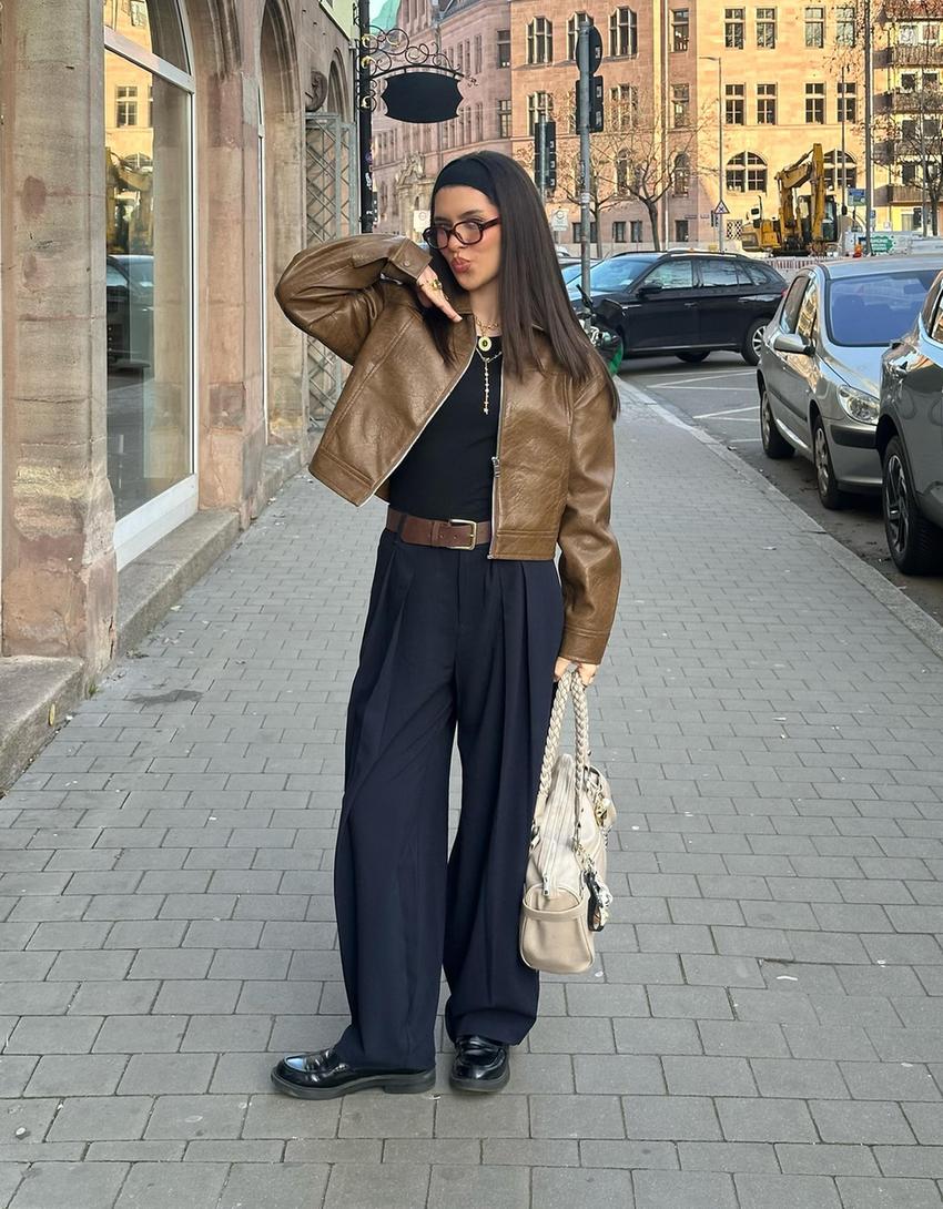 

Брюки-Баллоны облегающего кроя Bershka, синий