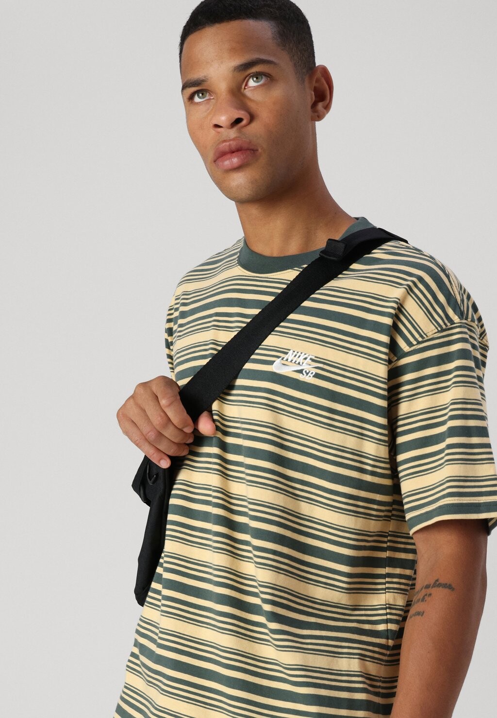 

Базовая футболка TEE Nike SB, темно-зеленый