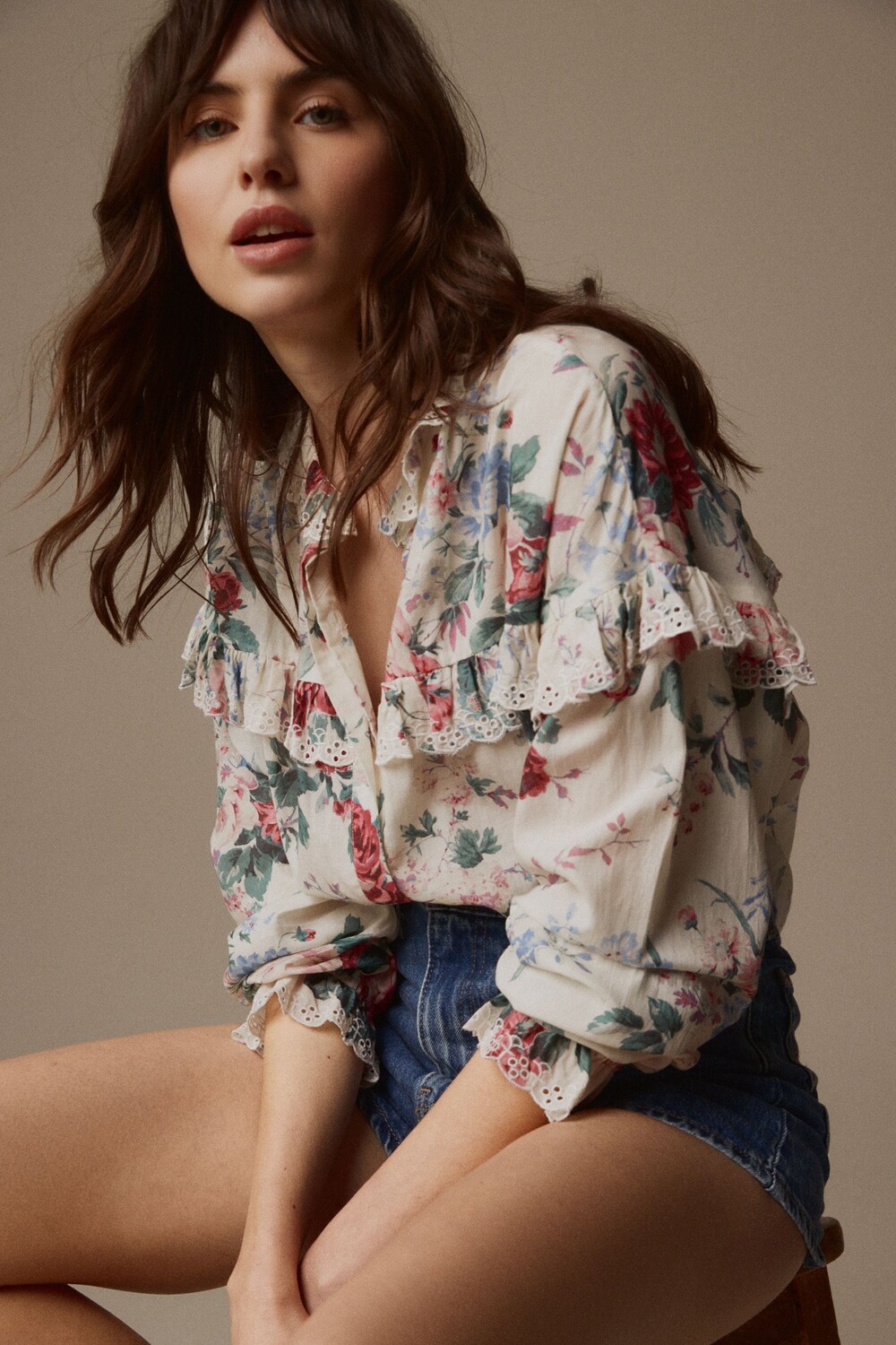 

Блузка отделана английской вышивкой Laura Ashley, экрю