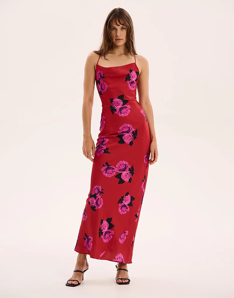 

Omnes одевает Джинни в красное