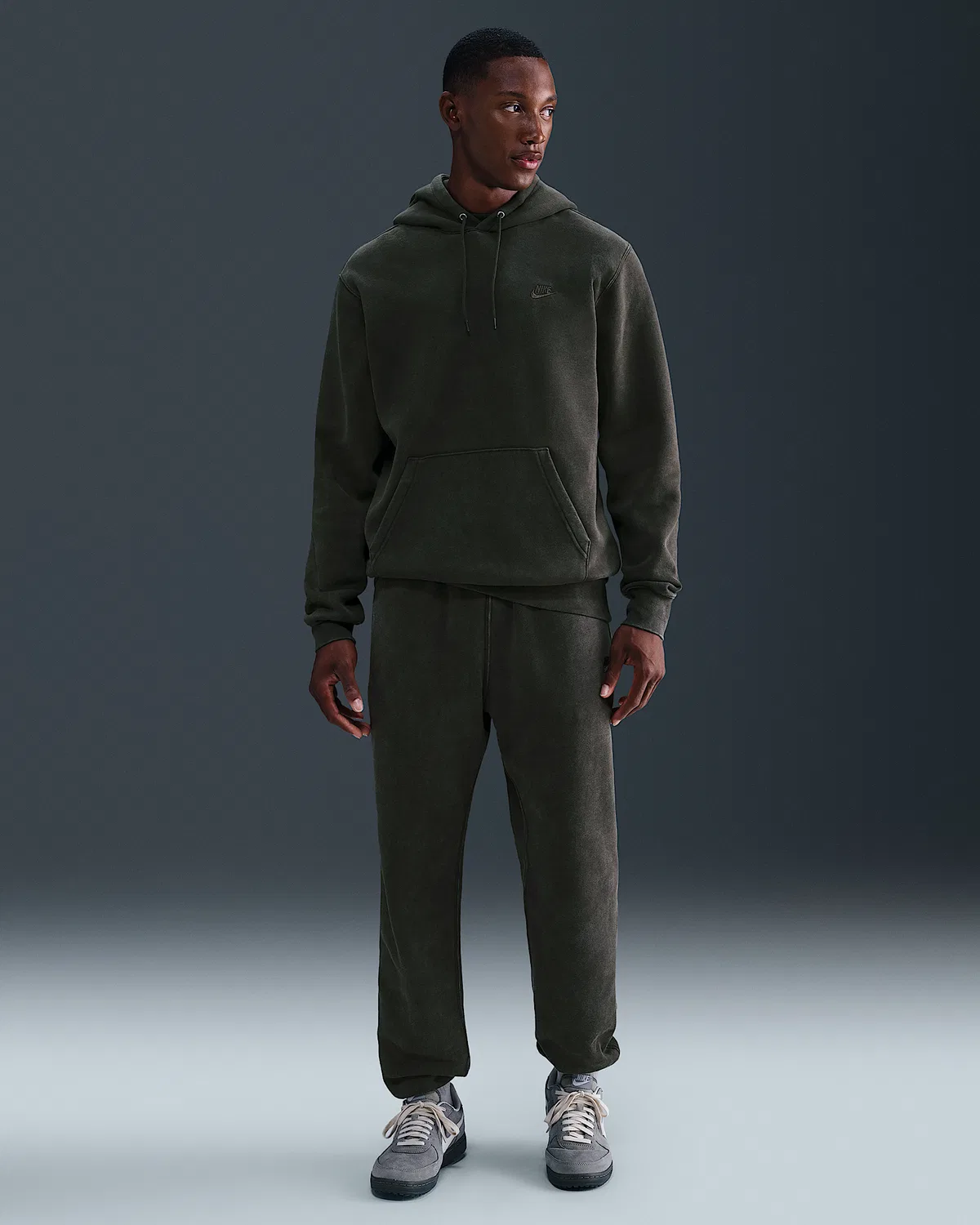 Мужская флисовая худи Nike Sportswear Club с эффектом состаривания, Sequoia/Sequoia — фото 4