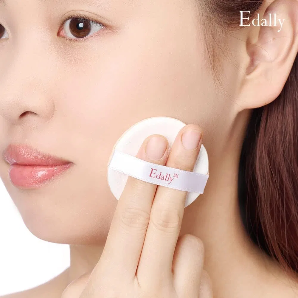 Солнцезащитный кушон Natural Moisture Sun Cream Cushion SPF50+ PA++++ HC LAB'S 15 г — фото 2