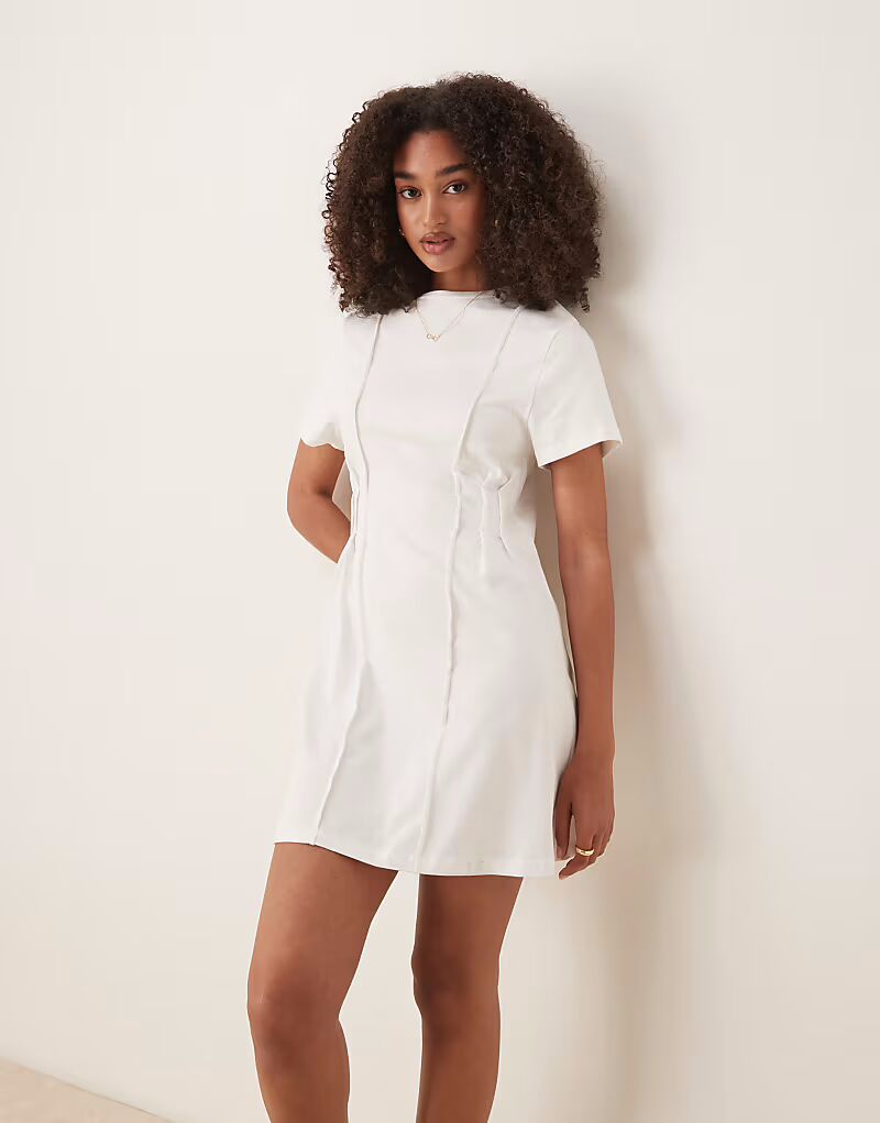 

Платье-мини с застежкой-футболкой ASOS DESIGN белого цвета