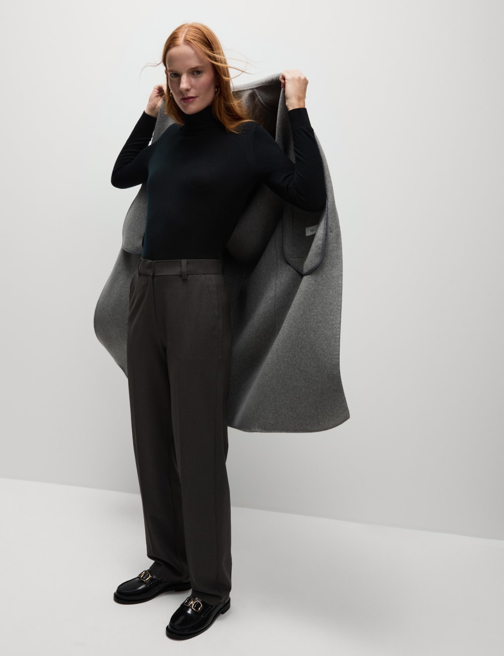 

Прямые брюки из тканого материала с эластичной тканью Marks & Spencer, угольный