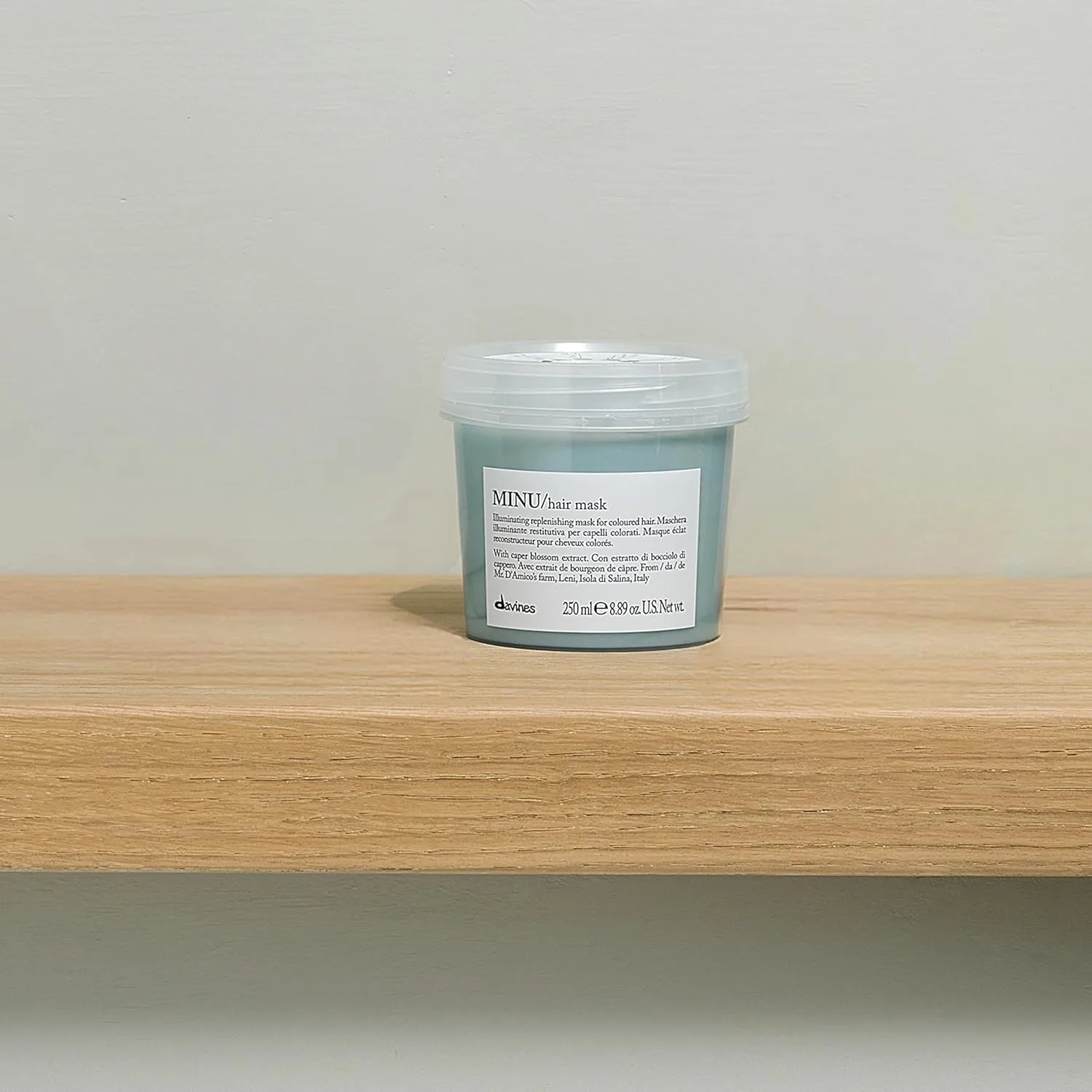 Маска для волос Davines MINU, глубоко питательное средство для окрашенных волос - осветляющее и восстанавливающее - придает невесомый блеск и шелковистость, с экстрактом каперсов Salina, 240 мл. — фото 3