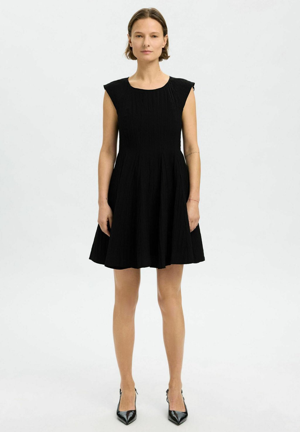 

Повседневное платье FLÜGELÄRMEL Selected Femme, черный