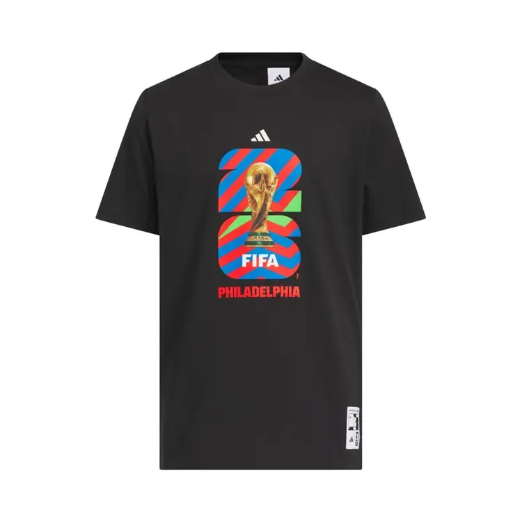 Футболка Adidas FIFA World Cup 26 Host City Philadelphia с графическим принтом, цвет «черный»