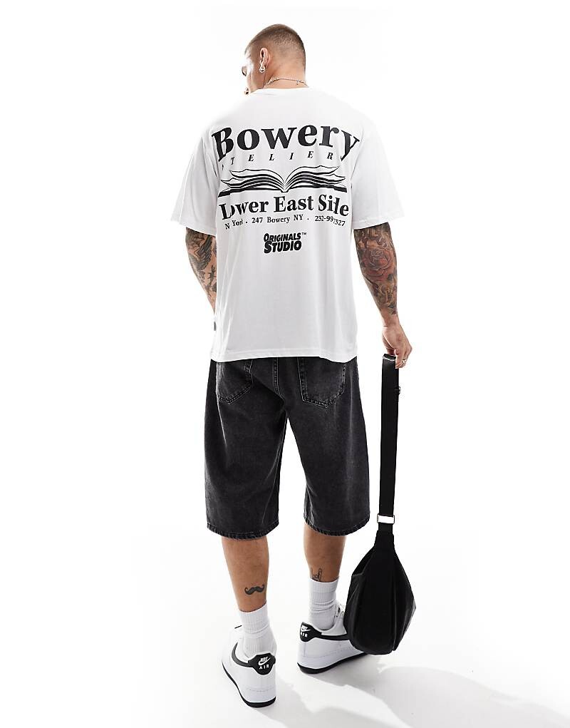 

Jack & Jones — белая футболка оверсайз с принтом «Bowery» на спине