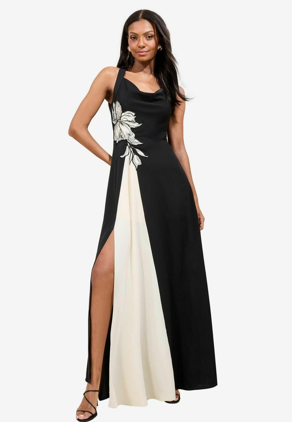 

Платье макси REGULAR FIT - APPLIQUE FLOWER TRIM FIT AND FLARE Lipsy, черный