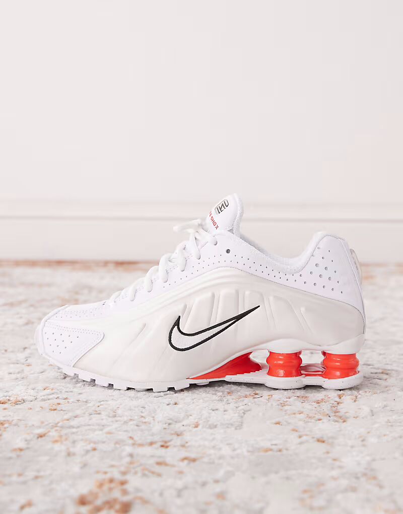 Кроссовки Nike Shox R4 белого и красного цвета — фото 2