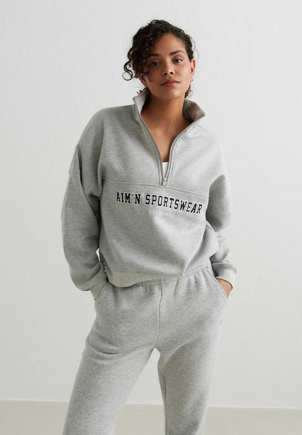 

Толстовка VARSITY HALF ZIP aim’n, цвет grey melange