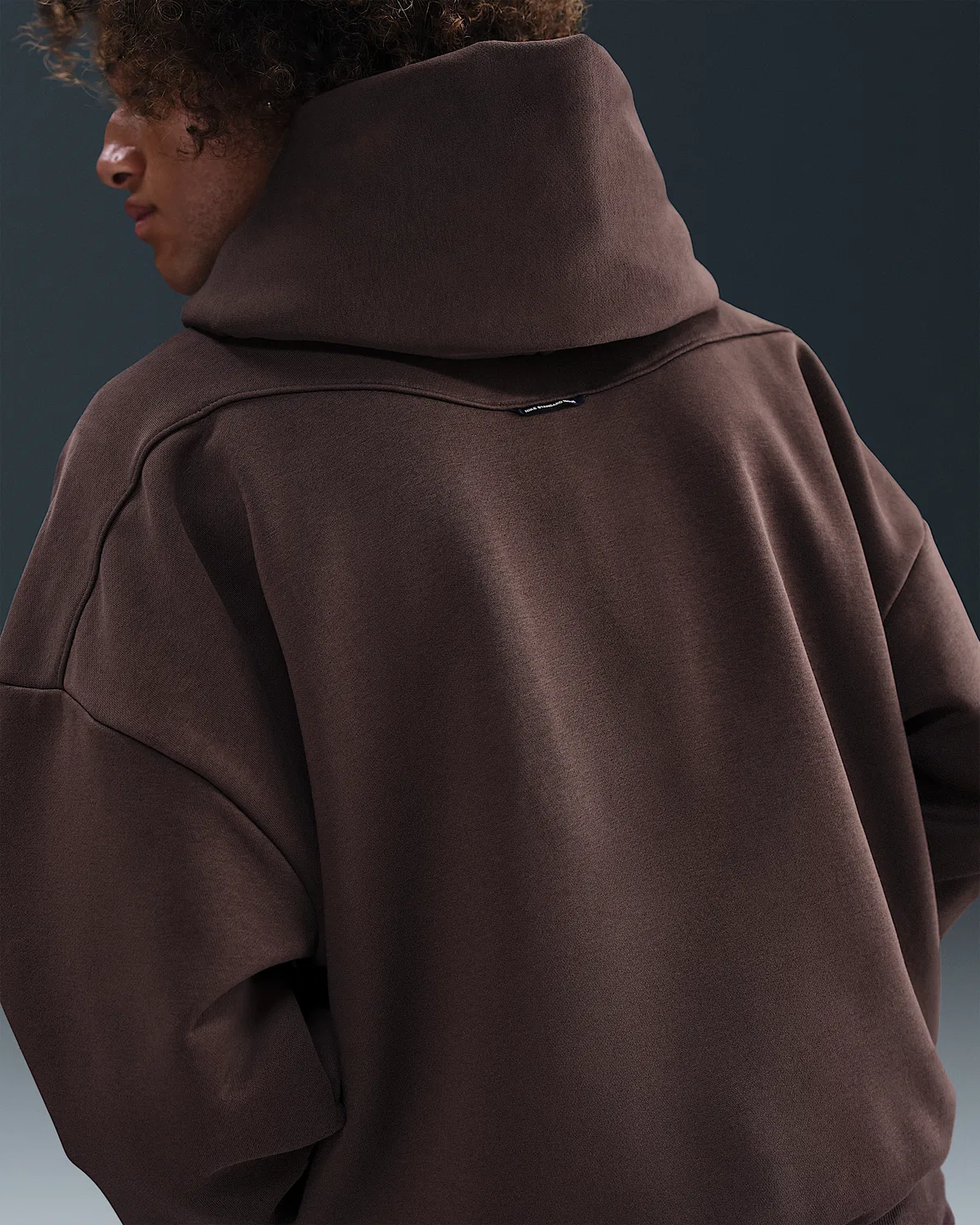 Мужская флисовая баскетбольная худи-пуловер Nike Standard Issue Therma-FIT, Baroque Brown/Pale Ivory/Pale Ivory — фото 2