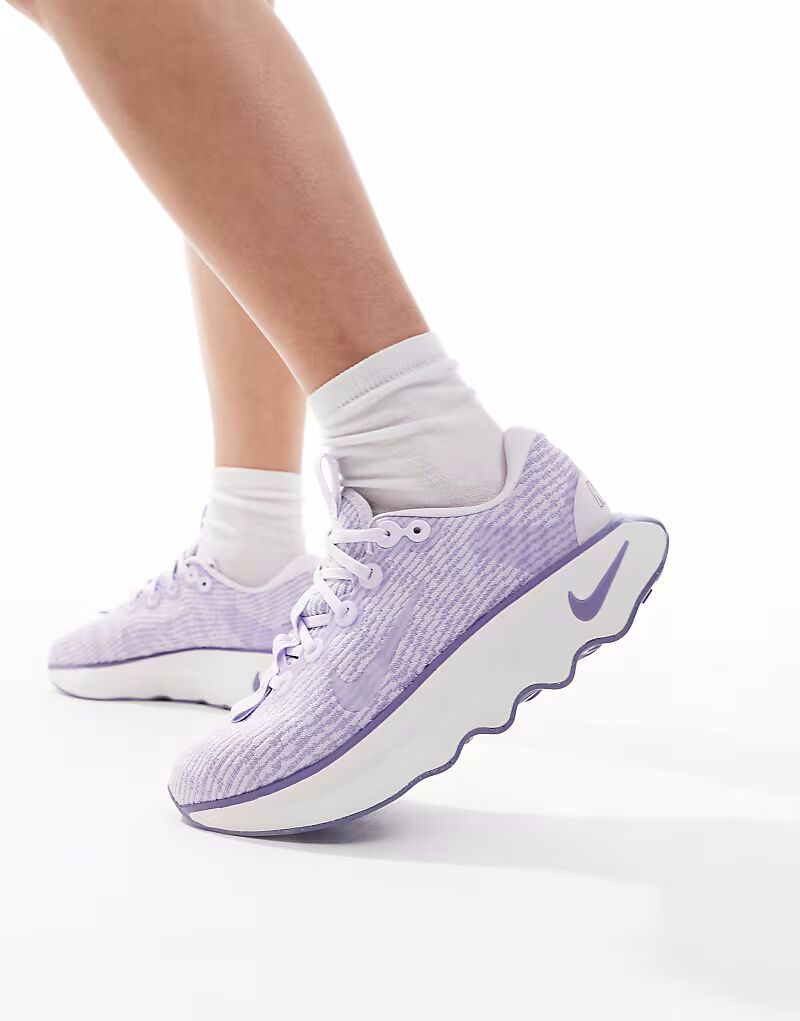 Кроссовки Nike Training Motiva сиреневого и белого цвета — фото 3