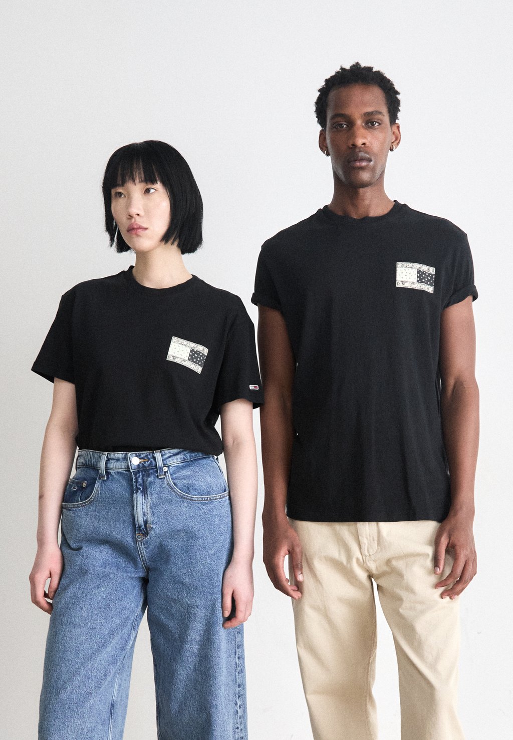 

Футболка с принтом FLAG TEE UNISEX Tommy Jeans, черный