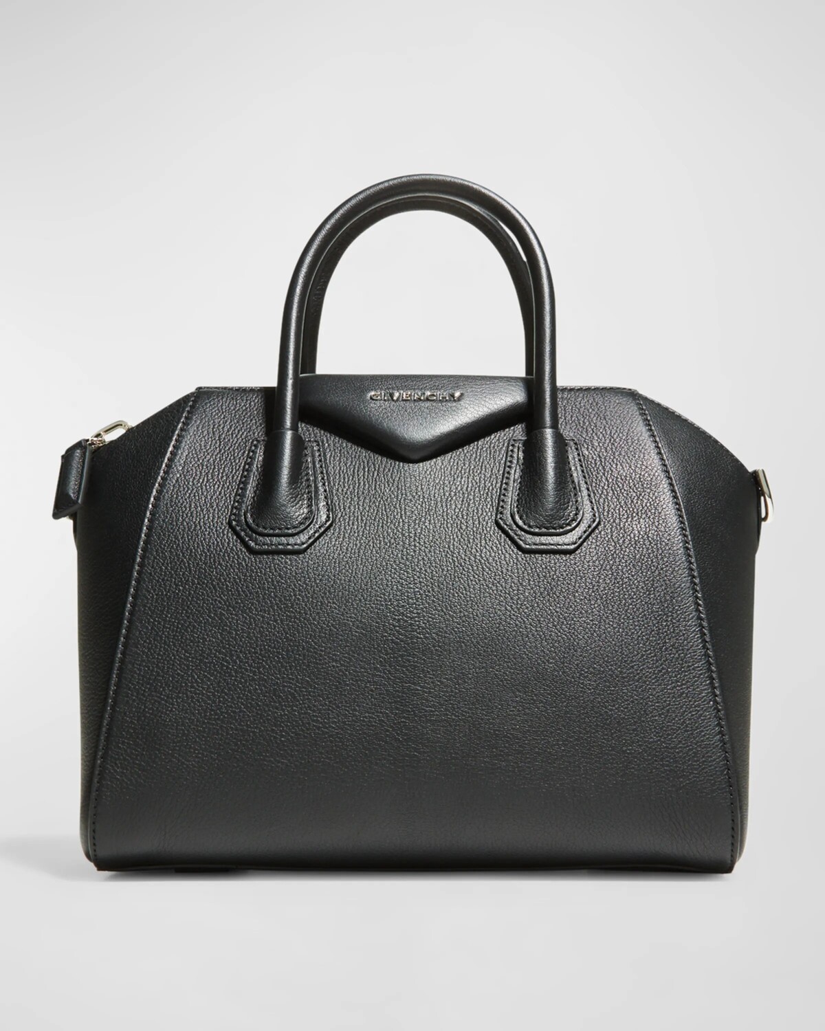 

Маленькая сумка Antigona с ручкой сверху из зерненой кожи Givenchy, цвет Black