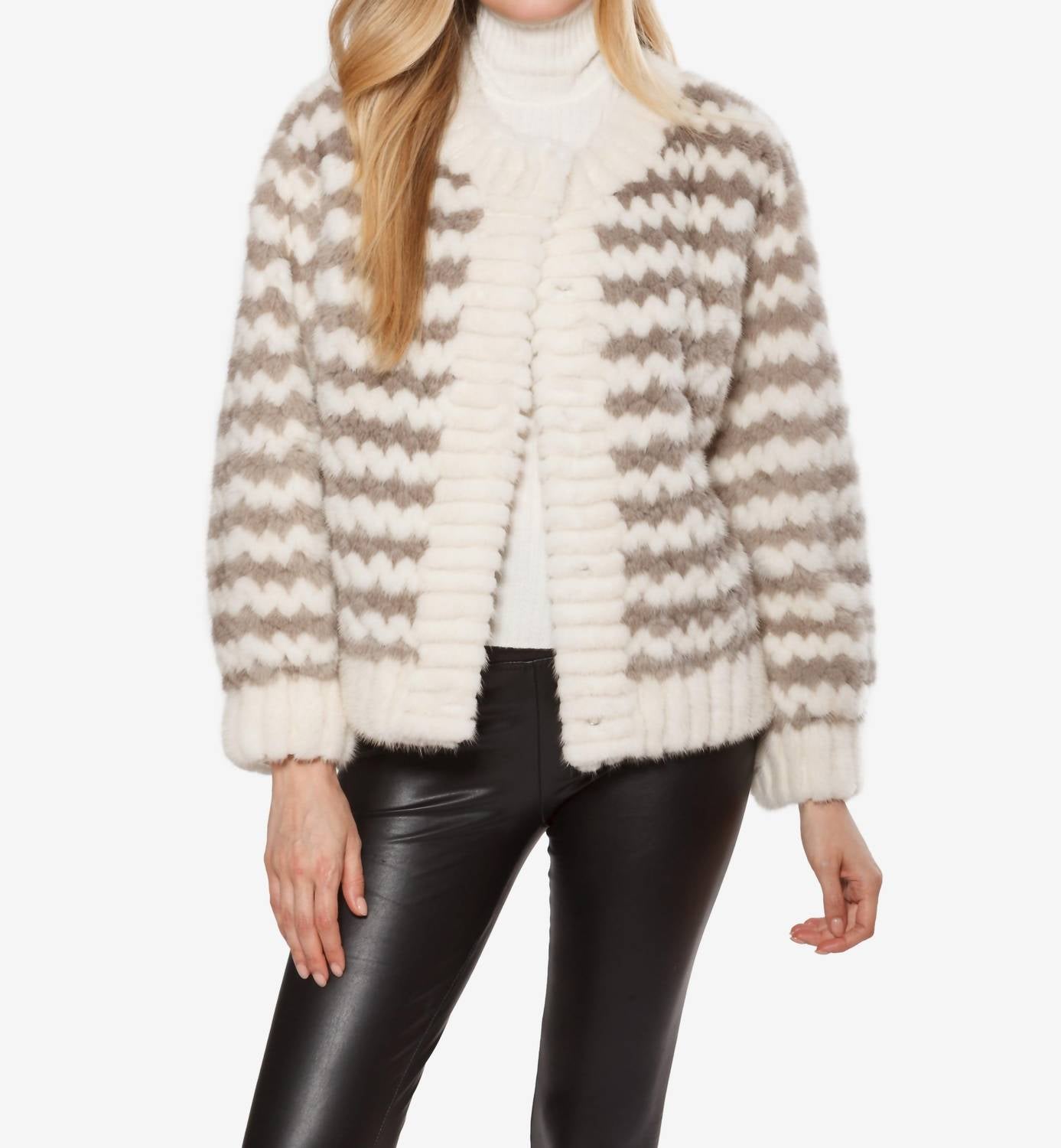 

Белый свитер из норки Linda richards