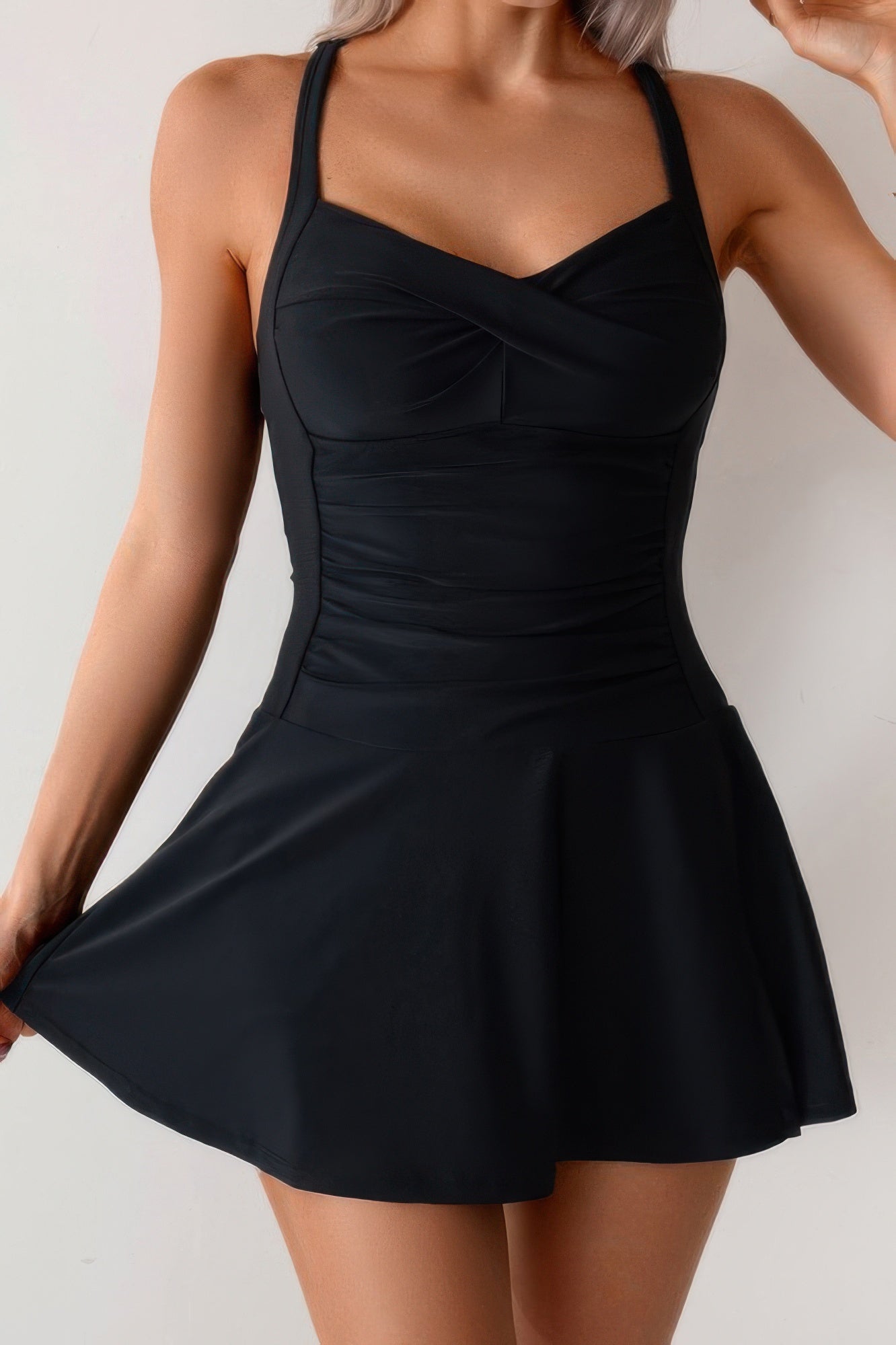 

Цельный купальник без рукавов с присборенным верхом и перекрестными бретелями TRUEDAMES, черный