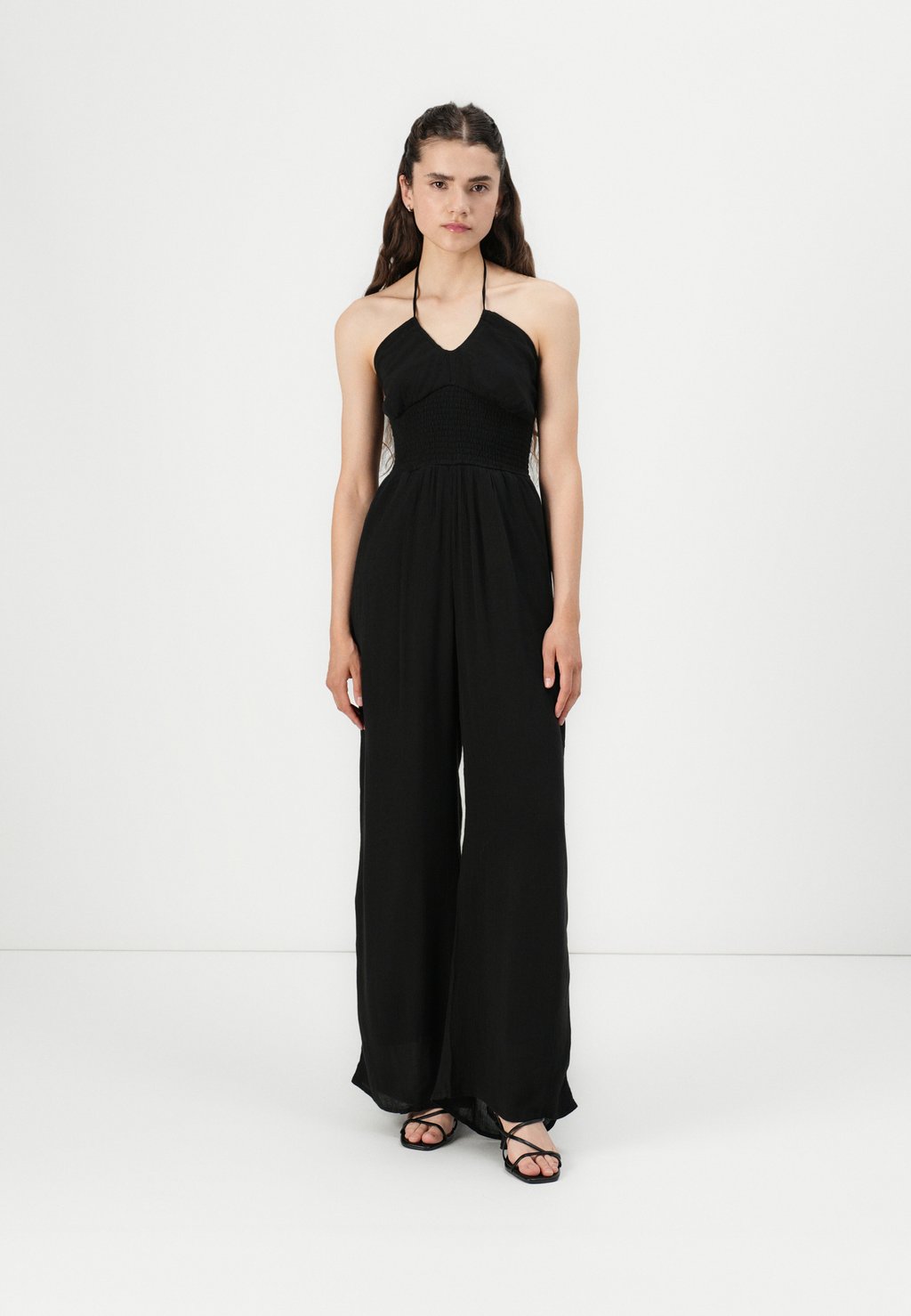 

Комбинезон MULTI WAY STRAPLESS SMOCKED WAIST JUMPSUIT Hollister Co., черный