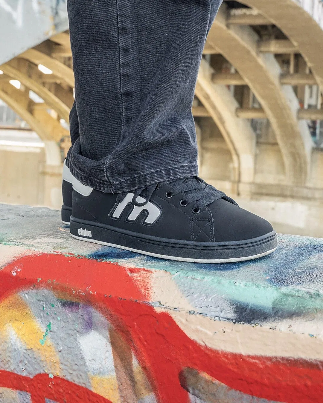 Кроссовки Etnies Callicut Heritage Skate Style с объемным дизайном, массивной подошвой в стиле 90-х, усиленной чашеобразной подошвой и амортизацией, для повседневной носки, Black Black White — фото 2