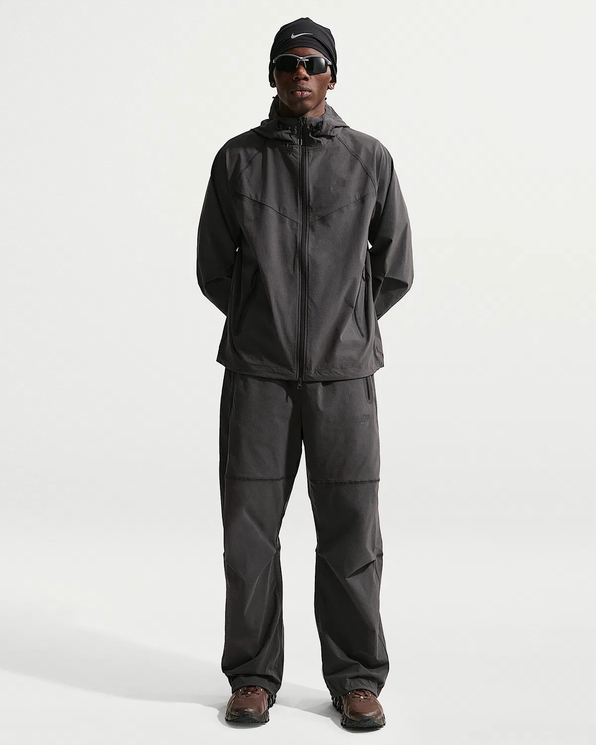 Мужская куртка Windrunner Dri-FIT Woven Full-Zip Nike Tech, Anthracite/Anthracite/Black — фото 4