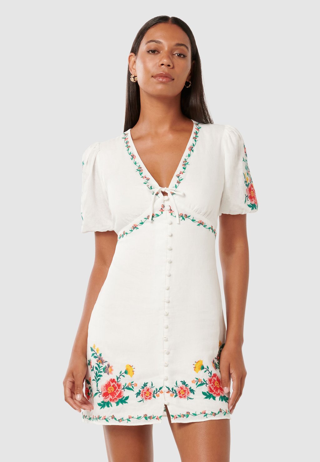 

Повседневное платье VEANNE EMBROIDERED Forever New, белый