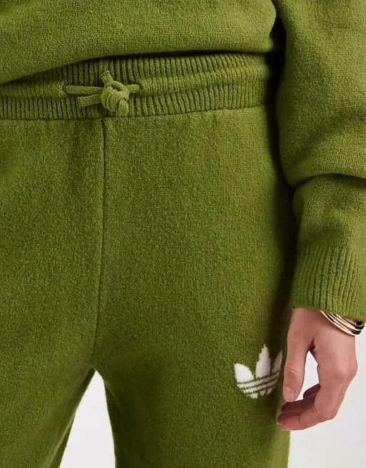 Оливково-зеленые вязаные широкие спортивные брюки adidas Originals — фото 2