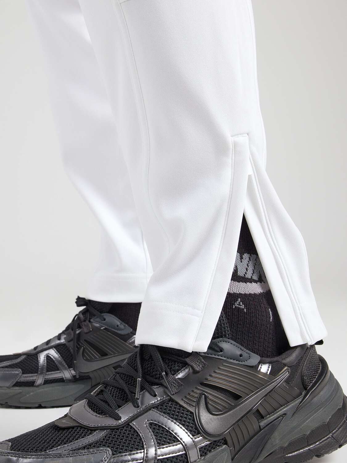 NIKE Брюки для тренировок Tapered 'HERITAGE' в белом цвете — фото 2