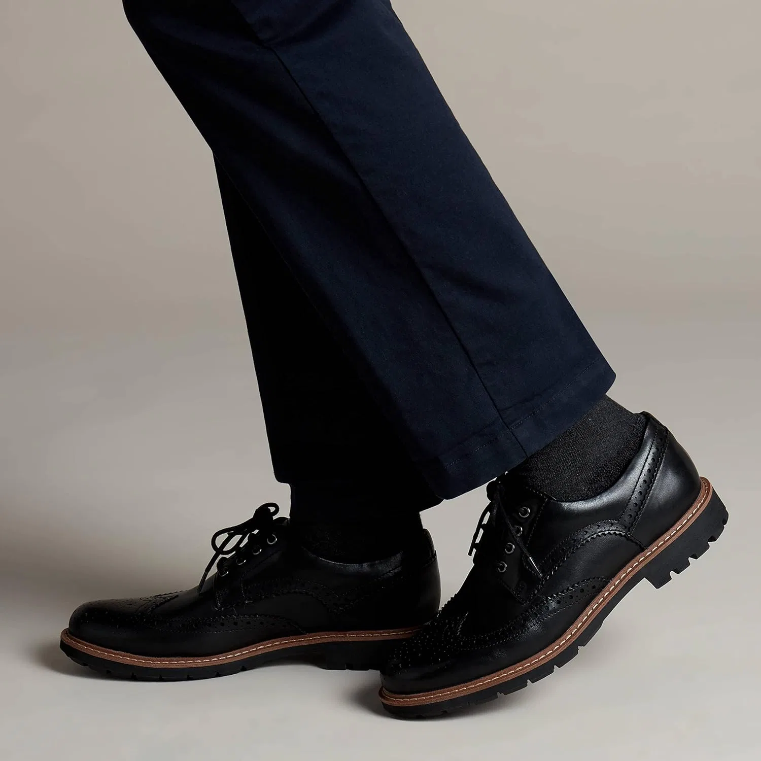Мужские рубашки-дерби Clarks Batcombe Wing Derbys, Black (Black Leather) — фото 2